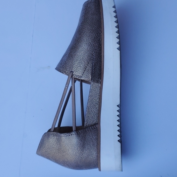 Eileen Fisher gold tone open toe loafer shoe hardly worn 6.5 slight wedge - Picture 7 of 7